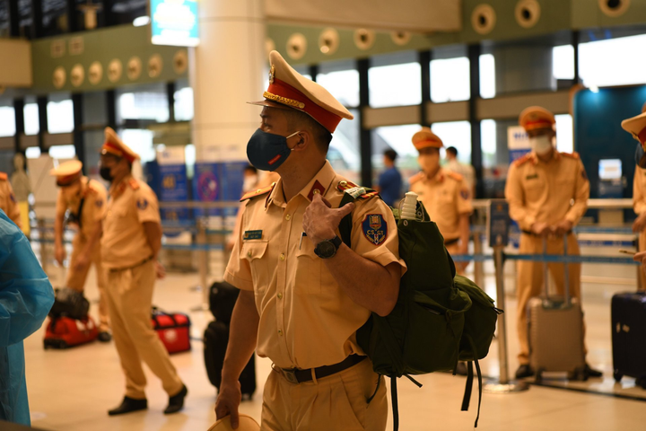 Cục Cảnh sát giao thông xuất quân vào TP.HCM hỗ trợ chống dịch - 2