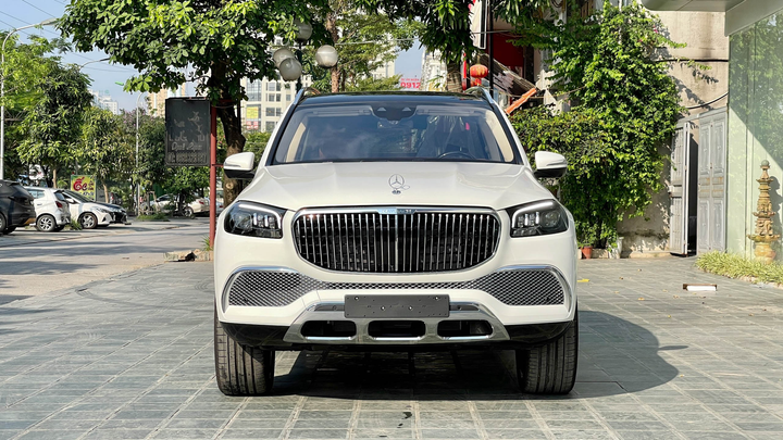 Range Rover và Mercedes-Maybach GLS ảnh 7 So sánh Range Rover SVAutobioraphy và Mercedes-Maybach GLS 600 - 6