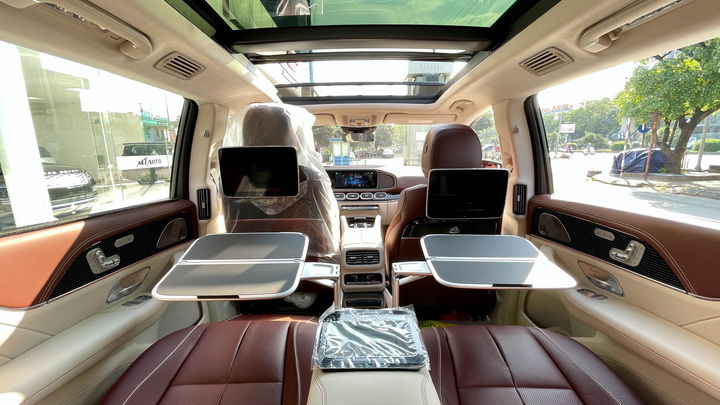 Range Rover và Mercedes-Maybach GLS ảnh 13 So sánh Range Rover SVAutobioraphy và Mercedes-Maybach GLS 600 - 12