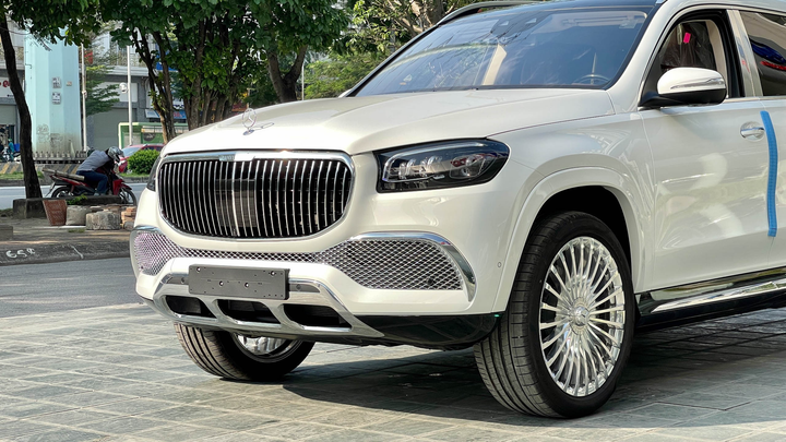 Range Rover và Mercedes-Maybach GLS ảnh 15 So sánh Range Rover SVAutobioraphy và Mercedes-Maybach GLS 600 - 14