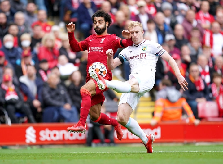 Kết quả Ngoại Hạng Anh: Đánh bại Burnley, Liverpool tạm chiếm ngôi đầu - 1