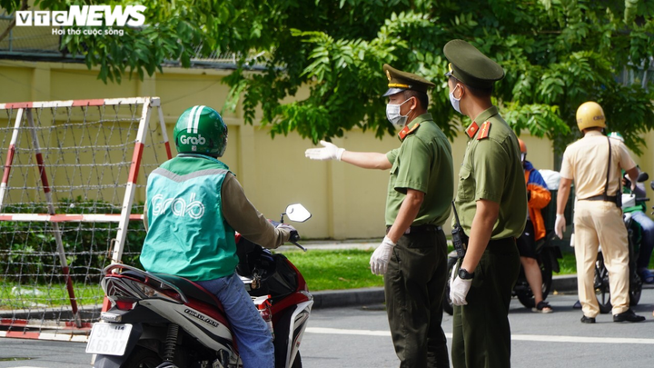 TP.HCM dừng hoạt động shipper tại TP Thủ Đức và 7 quận, huyện - 1