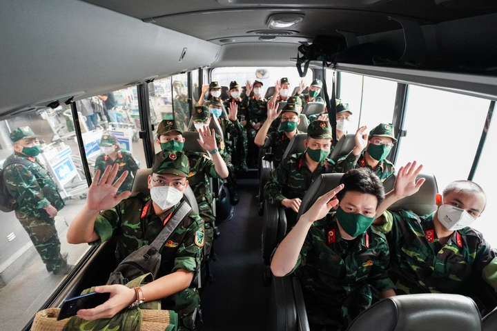 Ảnh: 300 bác sĩ quân y vào tới TP.HCM hỗ trợ chống dịch - 7