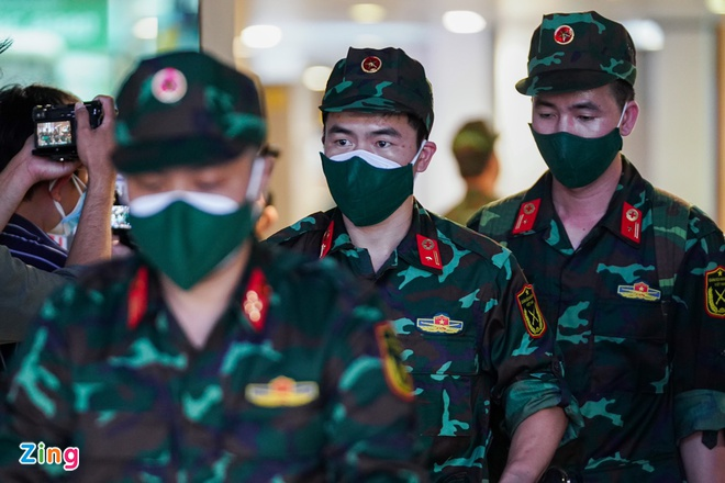 Ảnh: 300 bác sĩ quân y vào tới TP.HCM hỗ trợ chống dịch - 2