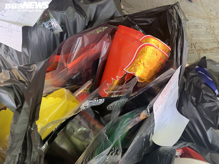 Ảnh: Cảnh mua bán khác lạ trong ngày Rằm tháng 7 - 14