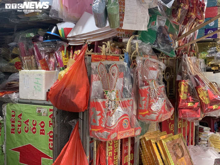 Ảnh: Cảnh mua bán khác lạ trong ngày Rằm tháng 7 - 10
