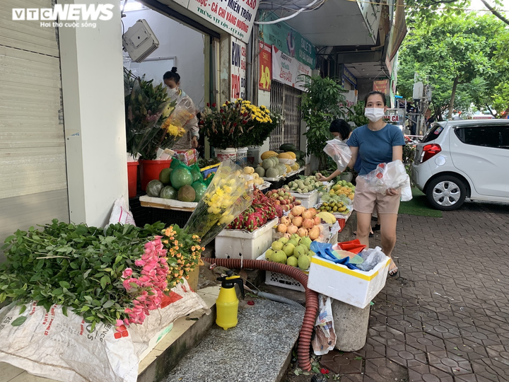 Ảnh: Cảnh mua bán khác lạ trong ngày Rằm tháng 7 - 9