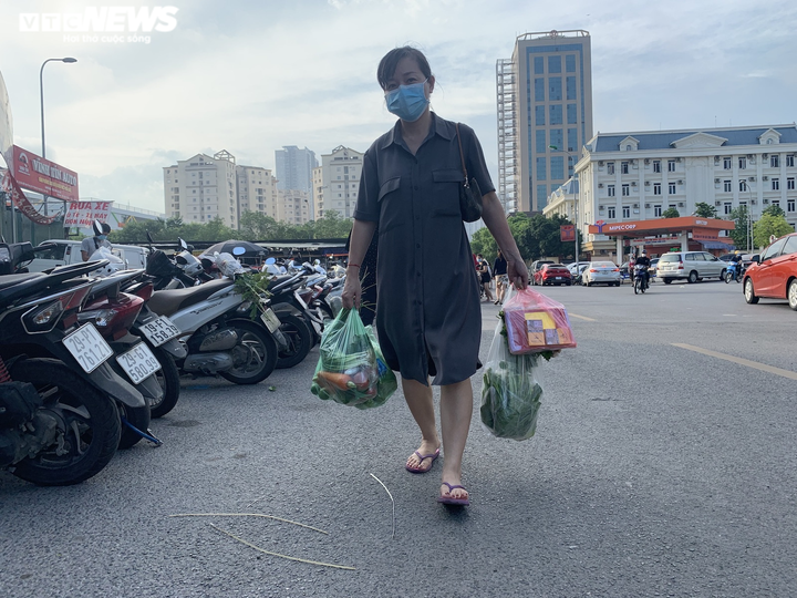 Ảnh: Cảnh mua bán khác lạ trong ngày Rằm tháng 7 - 5