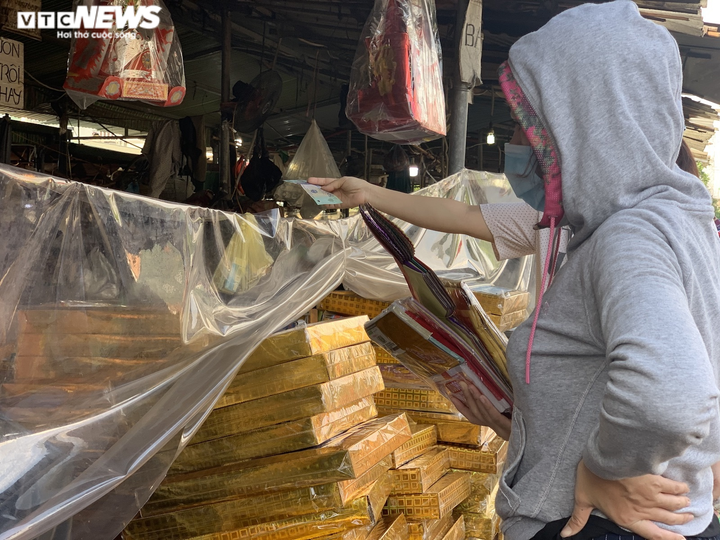 Ảnh: Cảnh mua bán khác lạ trong ngày Rằm tháng 7 - 3