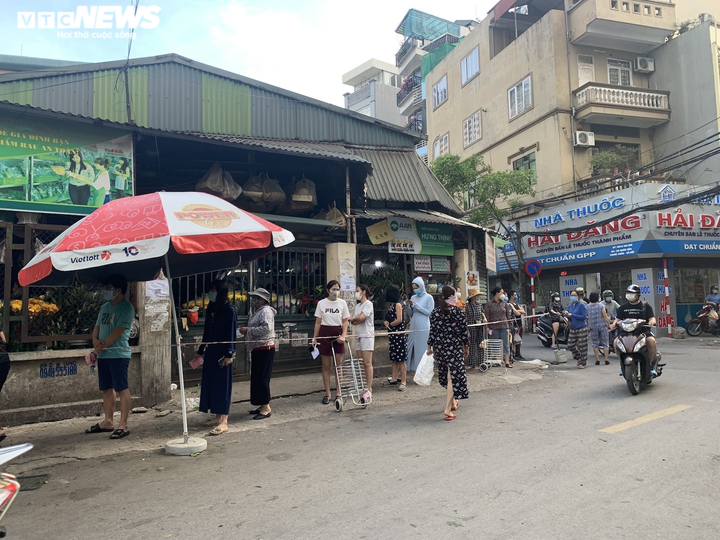 Ảnh: Cảnh mua bán khác lạ trong ngày Rằm tháng 7 - 6