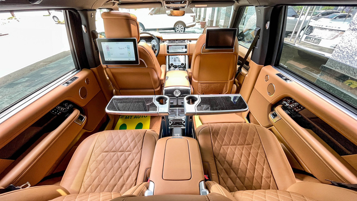 Range Rover và Mercedes-Maybach GLS ảnh 12 So sánh Range Rover SVAutobioraphy và Mercedes-Maybach GLS 600 - 11