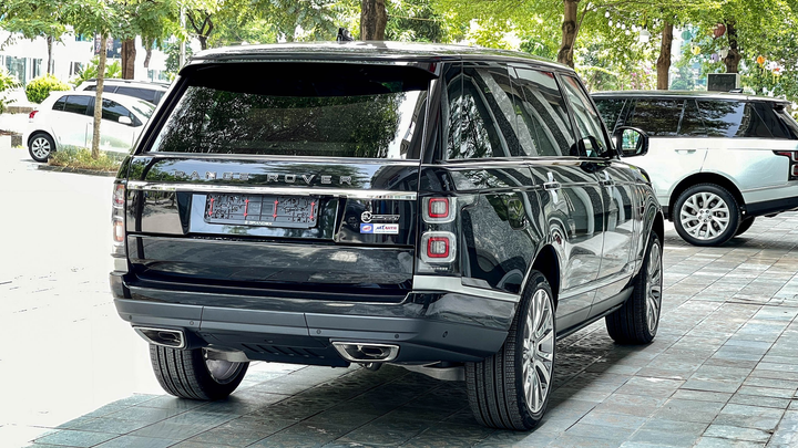 Range Rover và Mercedes-Maybach GLS ảnh 4 So sánh Range Rover SVAutobioraphy và Mercedes-Maybach GLS 600 - 3
