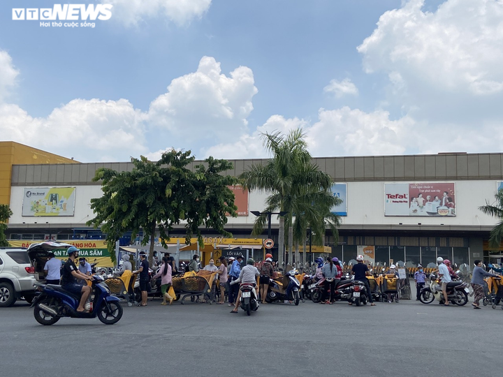 TP.HCM cung ứng hàng hóa cho người dân thế nào trong 14 ngày siết giãn cách? - 2