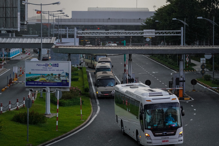 Ảnh: 300 bác sĩ quân y vào tới TP.HCM hỗ trợ chống dịch - 8