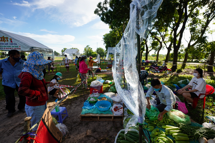 TP.HCM tiêm vaccine tại nhà 'vùng cam, vùng đỏ' - 3