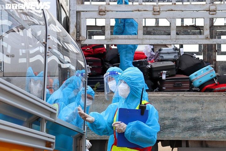 Chuyến bay '0 đồng' đưa hơn 100 bà bầu về Quảng Bình - 10