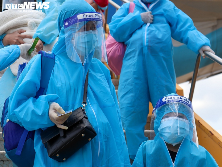 Chuyến bay '0 đồng' đưa hơn 100 bà bầu về Quảng Bình - 2