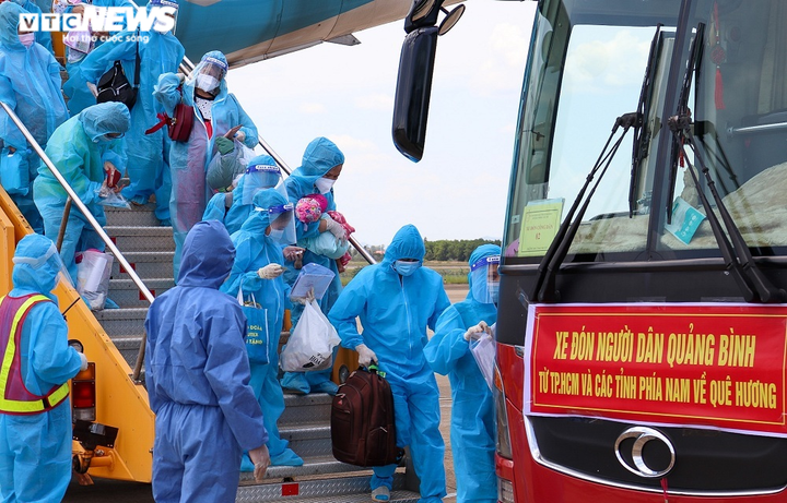 Chuyến bay '0 đồng' đưa hơn 100 bà bầu về Quảng Bình - 4