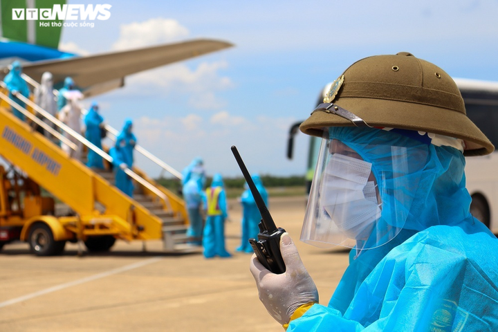 Chuyến bay '0 đồng' đưa hơn 100 bà bầu về Quảng Bình - 5