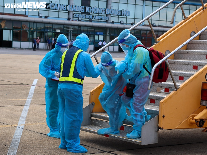 Chuyến bay '0 đồng' đưa hơn 100 bà bầu về Quảng Bình - 8