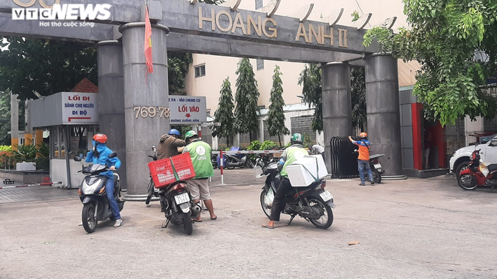 Ảnh: Đường phố TP.HCM đông đúc trước giờ siết chặt giãn cách xã hội - 8