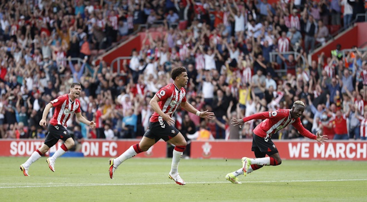 Bruno Fernandes mờ nhạt, Man Utd mất ngôi đầu bảng Ngoại hạng Anh - 2