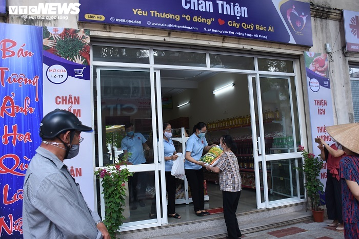 Siêu thị '0 đồng' ở Hải Phòng lan toả yêu thương tới người nghèo trong mùa dịch - 1
