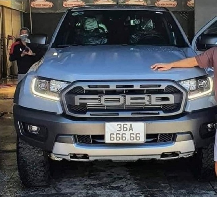 Xôn xao hình ảnh 5 ô tô chung biển số 'ngũ quý' 36A-666.66 - 2