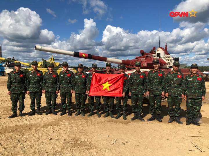 Thi đấu 'Xe tăng hành tiến' trận đầu tiên, Đội tuyển Việt Nam về nhì - 31