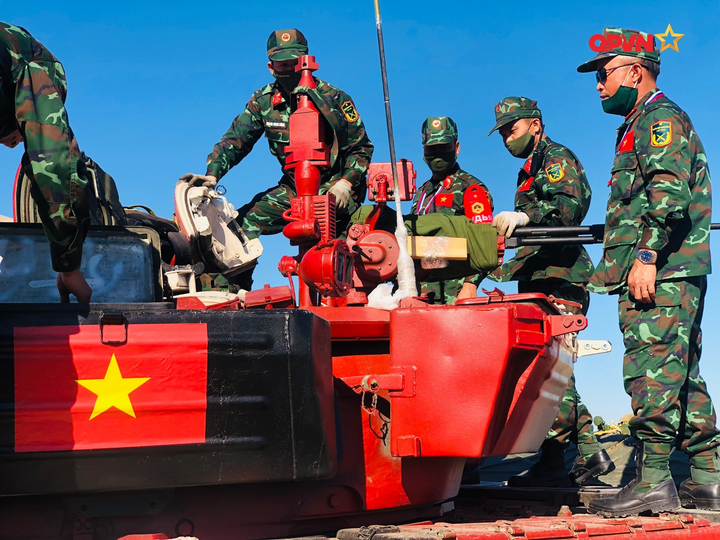 Thi đấu 'Xe tăng hành tiến' trận đầu tiên, Đội tuyển Việt Nam về nhì - 34