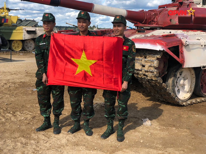 Thi đấu 'Xe tăng hành tiến' trận đầu tiên, Đội tuyển Việt Nam về nhì - 32