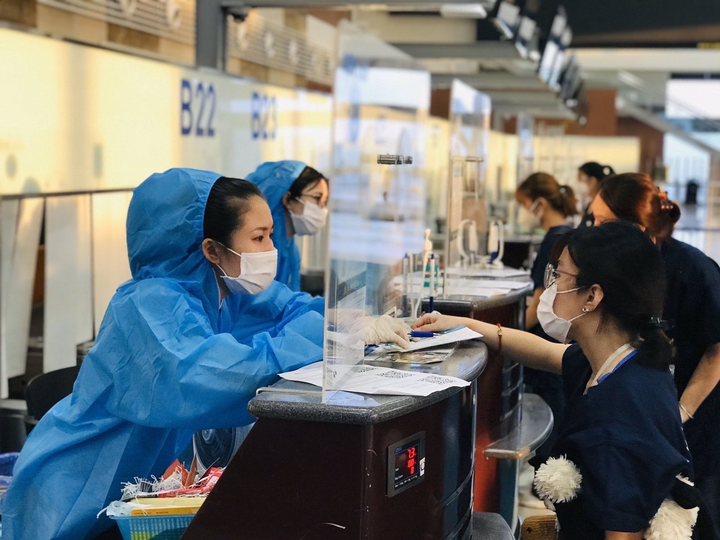 Hàng nghìn sinh viên, giảng viên Cao đẳng Y tế Bạch Mai vào miền Nam chống dịch - 2