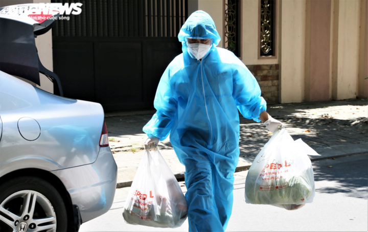 Ảnh: Gần 800 shipper đặc biệt mang đồ bảo hộ, đi ô tô giao hàng cho dân Đà Nẵng - 5