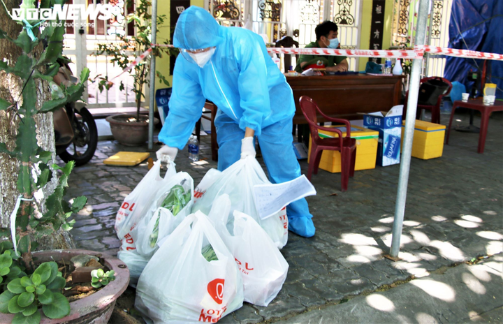 Ảnh: Gần 800 shipper đặc biệt mang đồ bảo hộ, đi ô tô giao hàng cho dân Đà Nẵng - 6