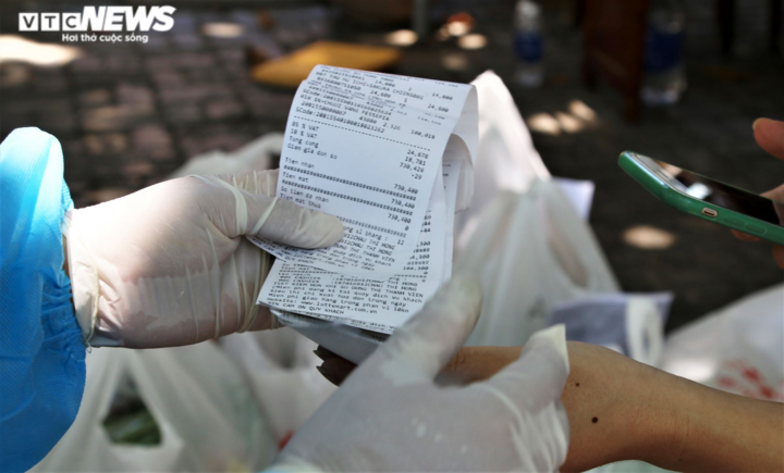 Ảnh: Gần 800 shipper đặc biệt mang đồ bảo hộ, đi ô tô giao hàng cho dân Đà Nẵng - 8