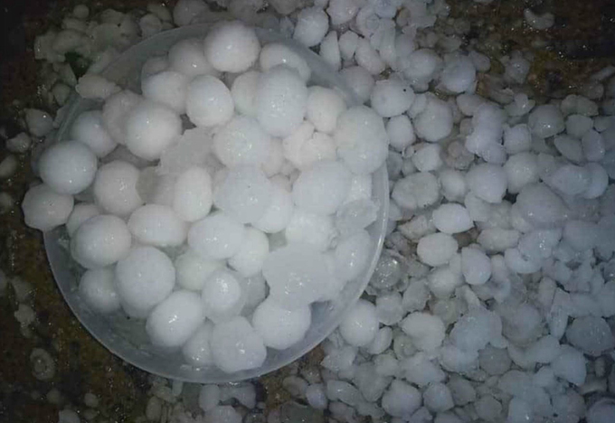 Thời tiết 23/8: Bắc và Trung Bộ nắng nóng, Nam Bộ đề phòng lốc sét và mưa đá - 1