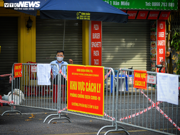 Hà Nội: Tiếp tế lương thực cho gần 500 nhân khẩu bị phong toả ở phường Văn Miếu - 11