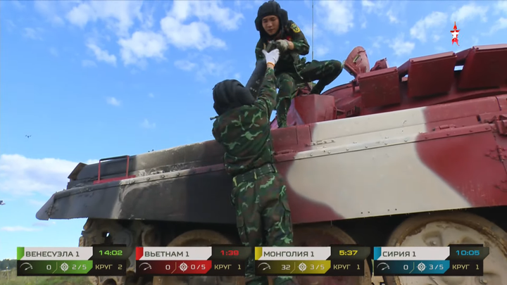 Thi đấu 'Xe tăng hành tiến' trận đầu tiên, Đội tuyển Việt Nam về nhì - 13