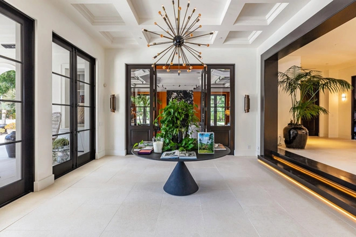 Ngắm biệt thự xa hoa trị giá 70 triệu USD của The Weeknd - 3