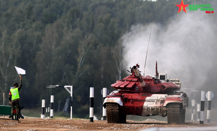 Những hình ảnh ấn tượng của kíp xe tăng số 1 trong trận đầu ra quân - 6