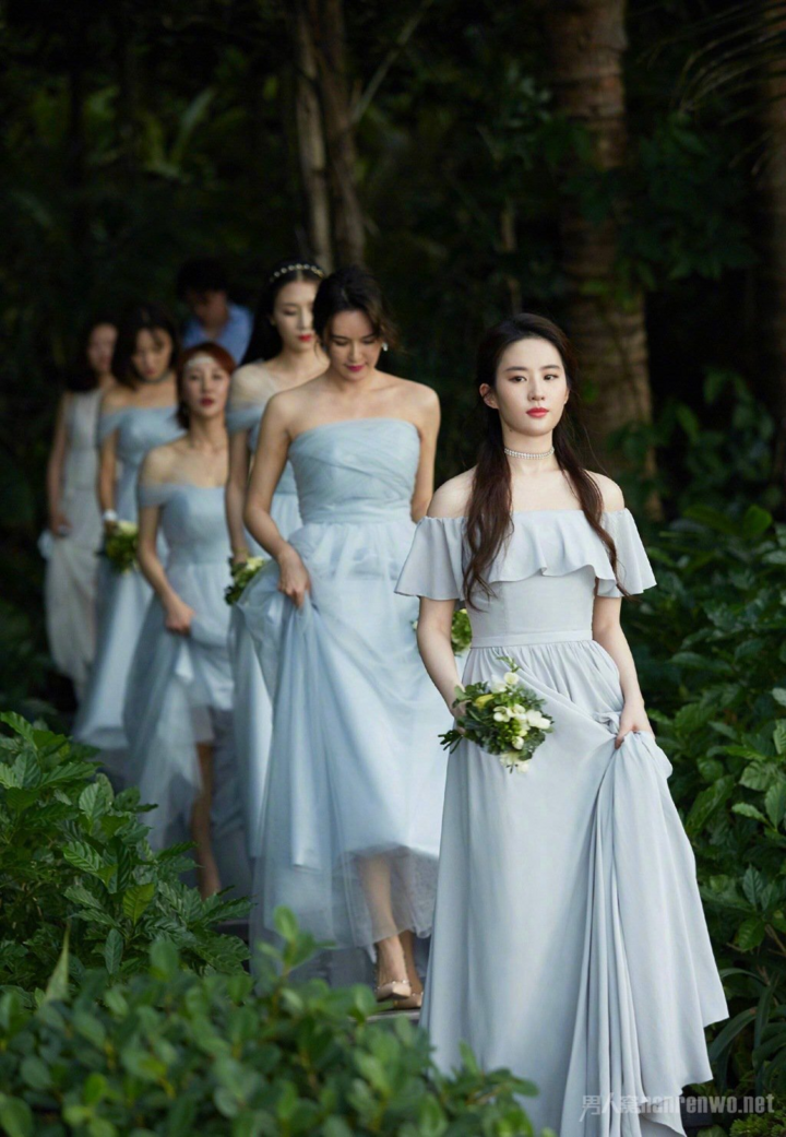 Lưu Diệc Phi làm phù dâu, xinh thế này bảo sao cô dâu nào cũng ngại mời - 1