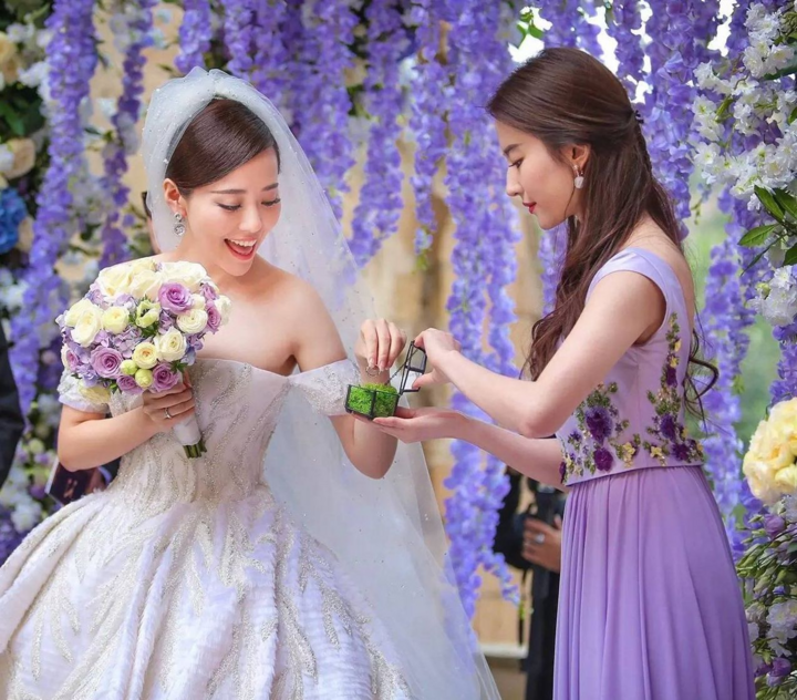 Lưu Diệc Phi làm phù dâu, xinh thế này bảo sao cô dâu nào cũng ngại mời - 7