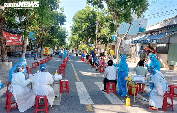 Đà Nẵng thí điểm cho người dân ở ‘vùng đỏ’ tự test nhanh COVID-19 tại nhà - 1