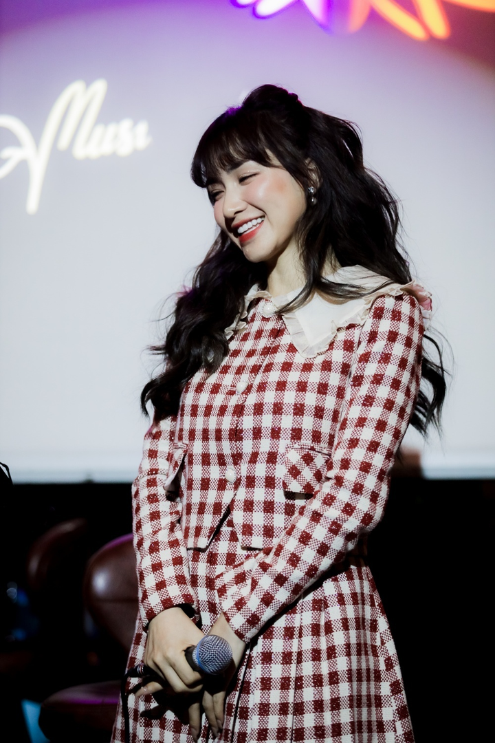 Không giảm cân hay dao kéo, Hòa Minzy lột xác nhờ thay đổi 1 điểm trên khuôn mặt - 5