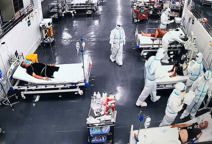 Đưa robot vào điều trị bệnh nhân COVID-19 nặng tại TP.HCM - 2