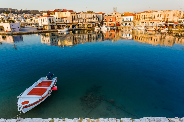 Hòn đảo đẹp tựa thiên đường, nơi người đến ở được tặng nhà và phát tiền - 3