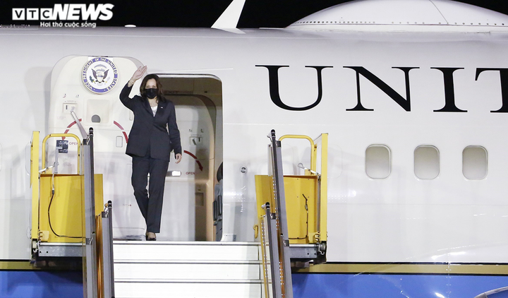 Những hình ảnh đầu tiên của Phó Tổng thống Mỹ tại Việt Nam - 2