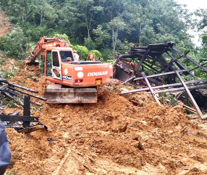 Tuyên Quang: Sạt lở đất trong đêm, 3 cháu nhỏ chết thương tâm - 1