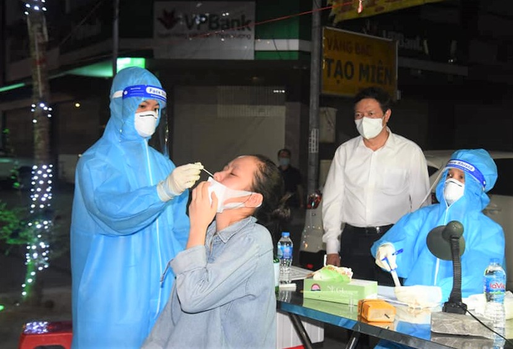 Nghệ An vượt 1.000 ca mắc COVID-19 - 1