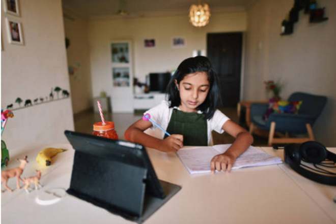 1001 chuyện dở khóc dở cười khi học online của học sinh Ấn Độ - 1